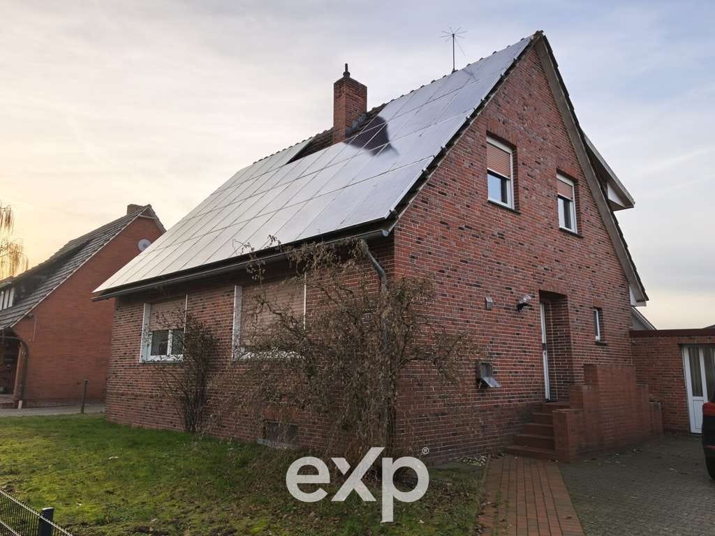 Immobilie in Esterwegen - Attraktive Kapitalanlage: Einfamilienhaus mit Einliegerwohnung und PV-Anlage in Esterwegen - Bild 1