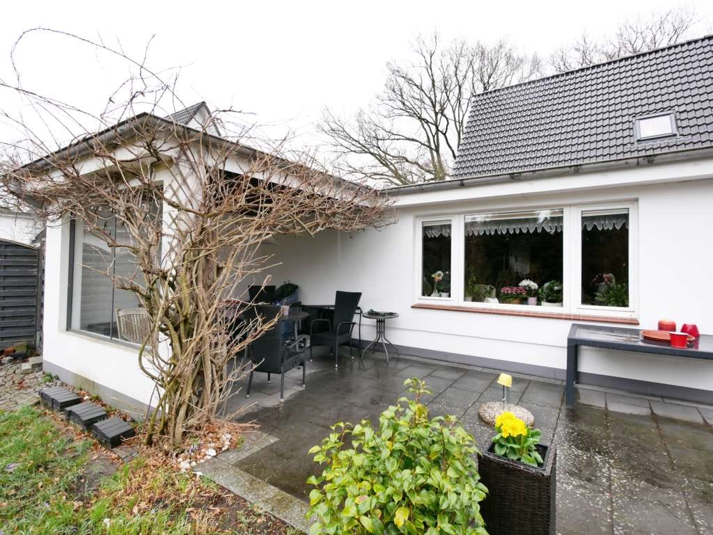 Immobilie in Hasloh - Großzügiges Einfamilienhaus mit Keller, Garage & Nebengebäude in ruhiger Lage - Bild 2