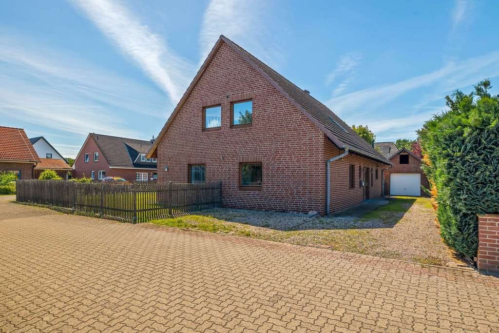 Immobilie in Adelheidsdorf - Ein Haus, viele Möglichkeiten: Familie, Arbeiten, Mehrgenerationen auf 220 m² - Bild 2