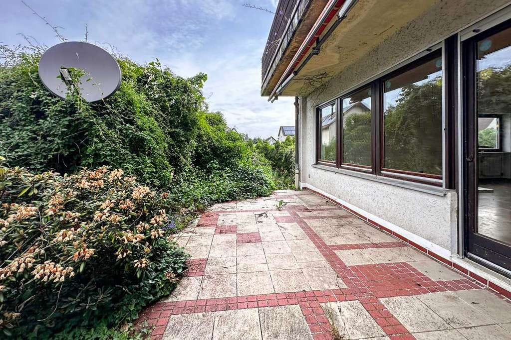 Immobilie in Poxdorf - Doppelhaushälfte mit Balkon, Garten und umfassendem Modernisierungsbedarf - Bild 0