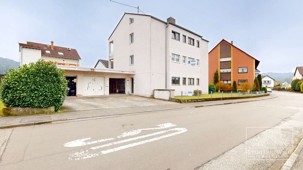 Immobilie in Lemberg - Investieren mit Weitblick – Gepflegtes 3-Familienhaus in der Südwestpfalz - Bild 1