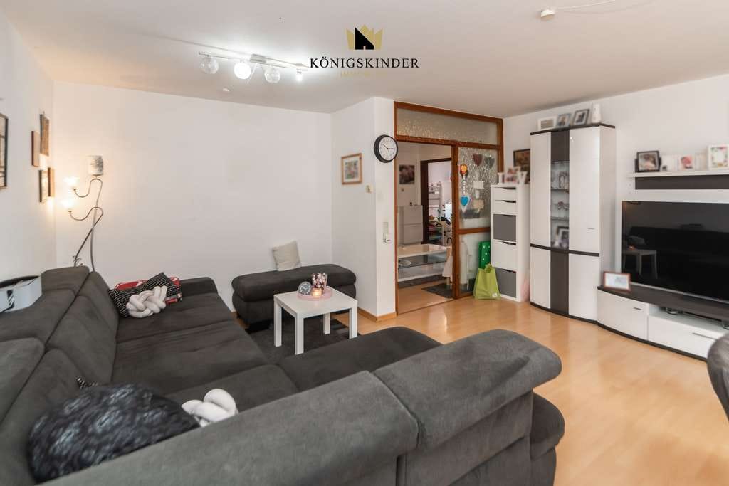 Immobilie in Dettingen an der Erms - Helle 3,5-Zimmer-Wohnung mit Balkon, Garage und nur 4 Parteien – ruhige Lage in Dettingen - Bild 2
