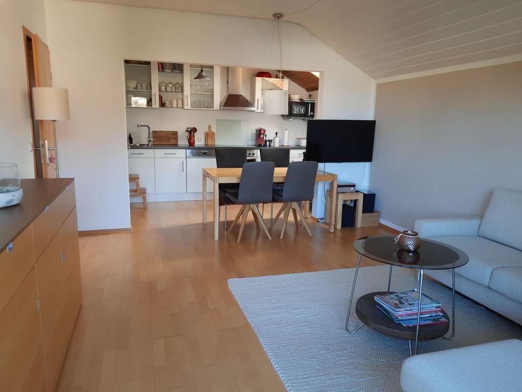 Immobilie in Traunreut - 3-Zimmer DG-Wohnung, 84 qm, zentrumsnah, provisionsfrei - Bild 1