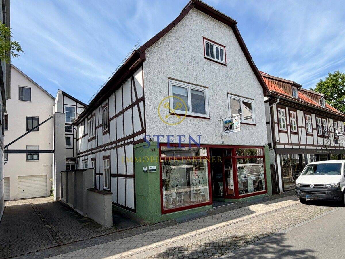 Immobilie in Warburg - Lukratives Anlage-Geschäftshaus, große Ladenfläche im Parterre zwei vermietete Wohnungen in 1. OG - Bild 0