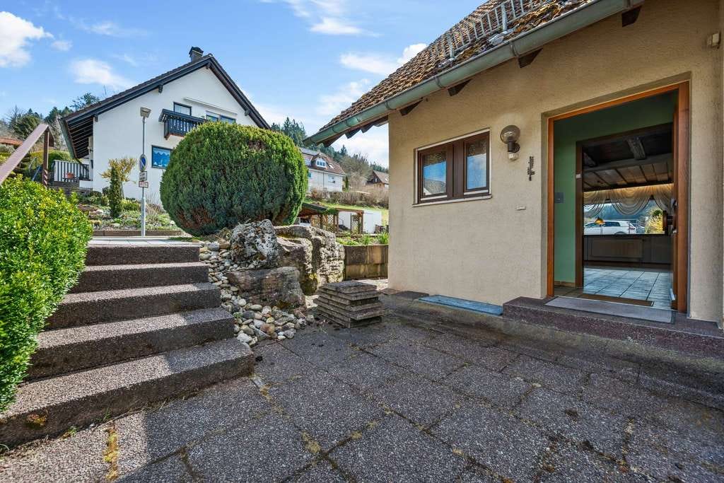 Immobilie in Seewald - Charmantes Reihenendhaus in Seewald mit sonnigem Balkon & Terrasse – ruhige Lage an der Erzgrube - Bild 1