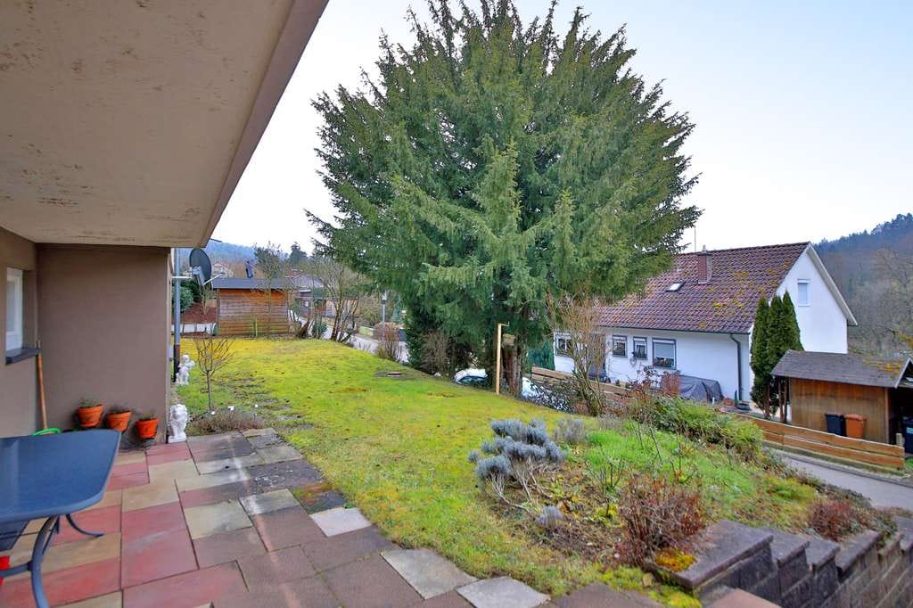 Immobilie in Ebhausen - Großzügiges Zweifamilienhaus mit Einliegerwohnung – Sanierungsbedürftig, aber voller Möglichkeiten! - Bild 3