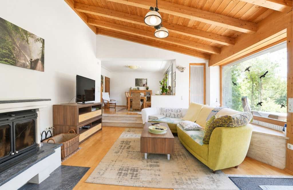 Immobilie in Essenbach - Zwei Wohnungen - ein solides Investment:
Vermietetes Zweifamilienhaus mit viel Platz & Potenzial - Bild 1