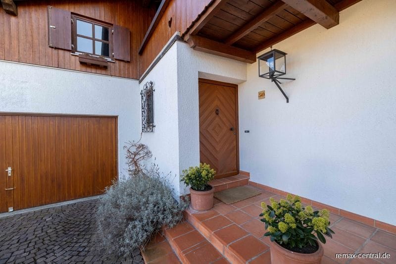 Immobilie in Tiefenbach - RE/MAX - Großzügiges Einfamilienhaus mit spanischem Flair! - Bild 0