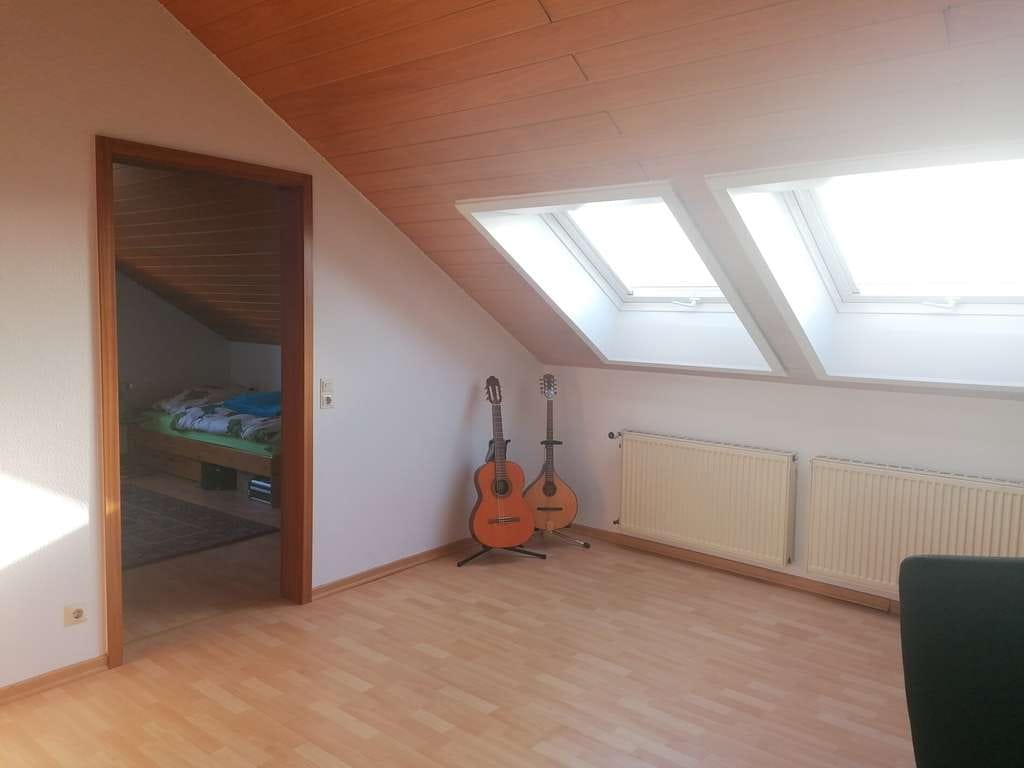 Immobilie in Reutlingen - Lichtdurchflutete 2‑Zimmer‑Dachgeschosswohnung mit Balkon & Stellplatz in stadtnaher Lage - Bild 0
