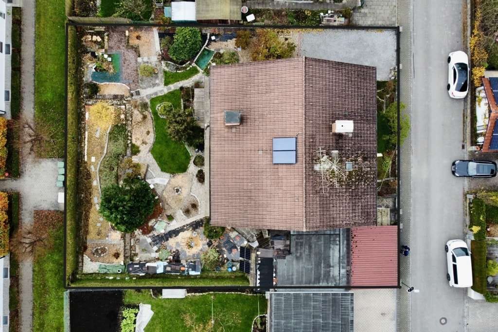 Immobilie in Großkarolinenfeld - Großes Zweifamilienhaus mit Potential in begehrter Wohnlage 
Verkauf mit Rückvermietung - Bild 3