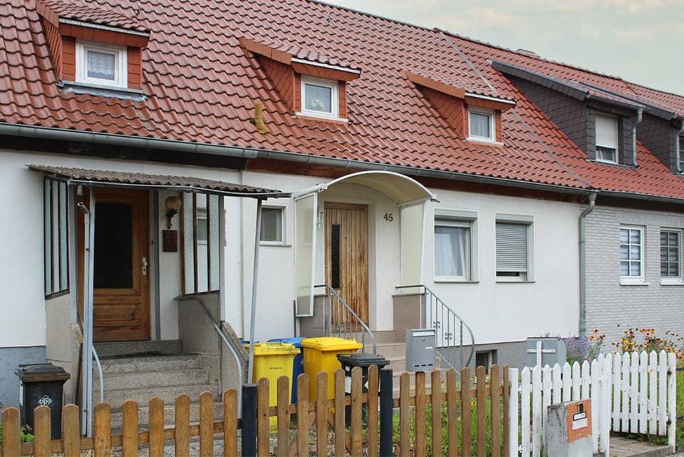 Immobilie in Kölleda - Reihenmittelhaus in gefragter Wohnlage in Kölleda, Zufahrt, Garage - Bild 0