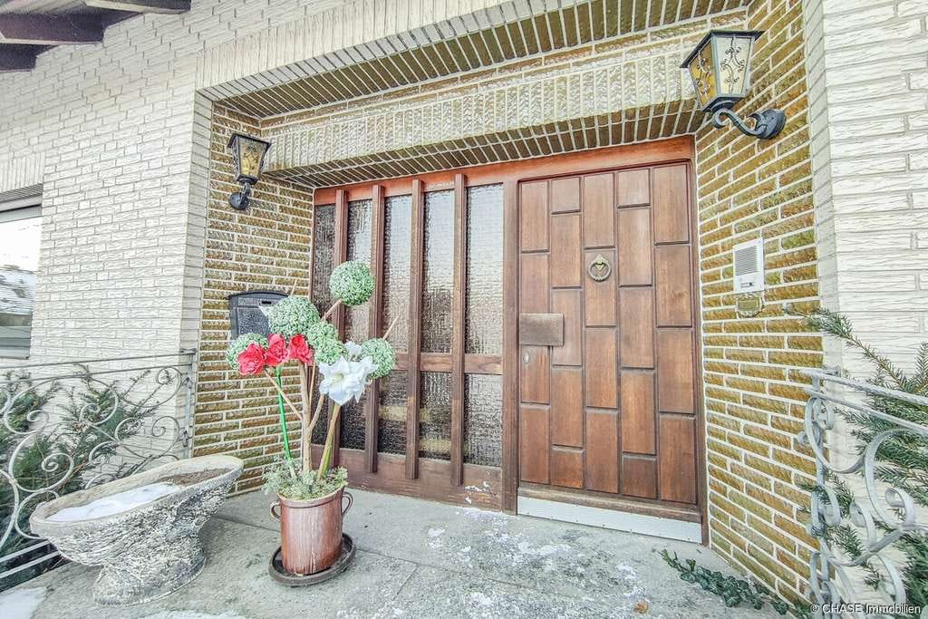 Immobilie in Rollshausen - Hochwertiges Architekten-Ein-/Zweifamilienhaus mit Garten und Garagen - TOP-Wohnen in Rollshausen! - Bild 3