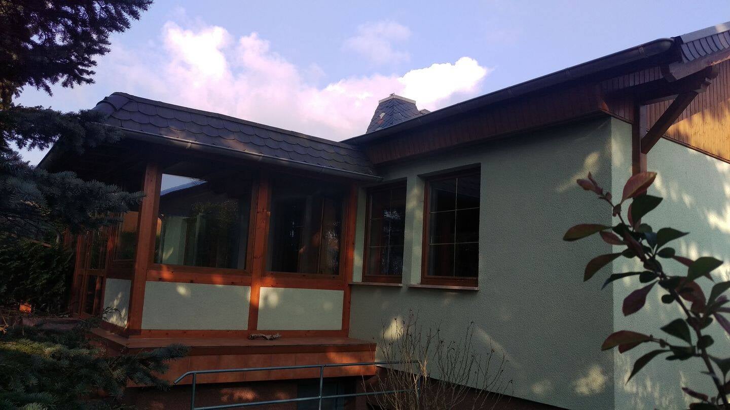 Immobilie in Georgenthal - Bungalow / Ferienhaus / Einfamilienhaus komplett saniert in Traumlage! Sehr ruhig am Wald gelegen! mit Kamin und Wintergarten! - Bild 0