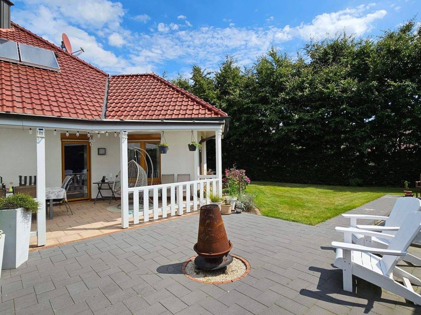 Immobilie in Löningen - Super gepflegter Bungalow mit ausgebautem Dachgeschoss und EBK, Badmöbel, etc. inklusive!!Überdachte und freie Terrasse! Carport mit Geräteraum! - Bild 1
