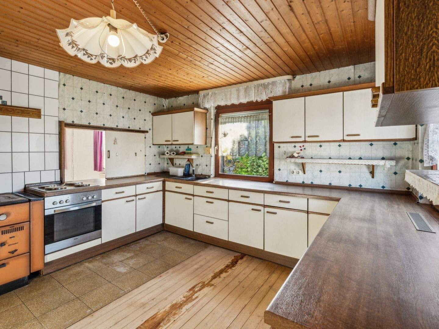 Immobilie in Unterschneidheim - Großzügiges Zweifamilienhaus in günstiger Lage im beliebten Unterschneidheim - OT Zöbingen - Bild 4
