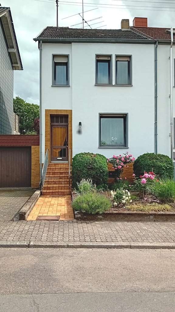 Immobilie in Ensdorf/Saar - Schönes Reihenendhaus auf einem großzügigen Grundstück in zentraler Lage von Ensdorf - Bild 0