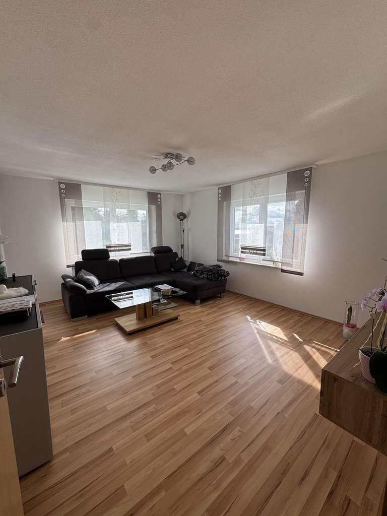 Immobilie in Wellendingen - Zweifamilienhaus mit Sauna und großem Grundstück in ruhiger Hanglage - Bild 3
