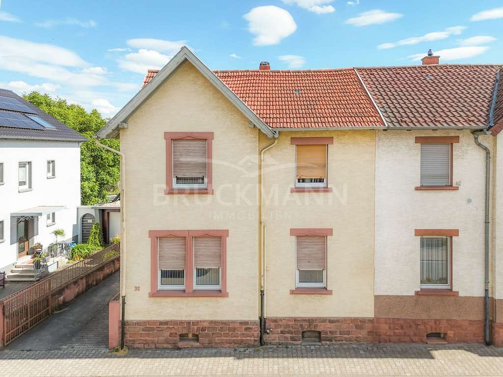 Immobilie in Grünstadt - Mehr Raum für alle: Großes Familienhaus mit Garten in zentraler Wohnlage! - Bild 1