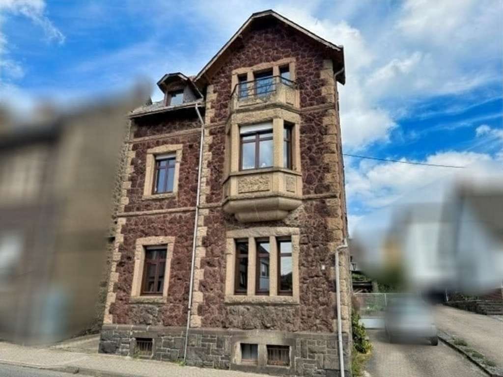 Immobilie in Kruft - Freistehendes Haus mit Scheune und Baulandpotenzial - Bild 1