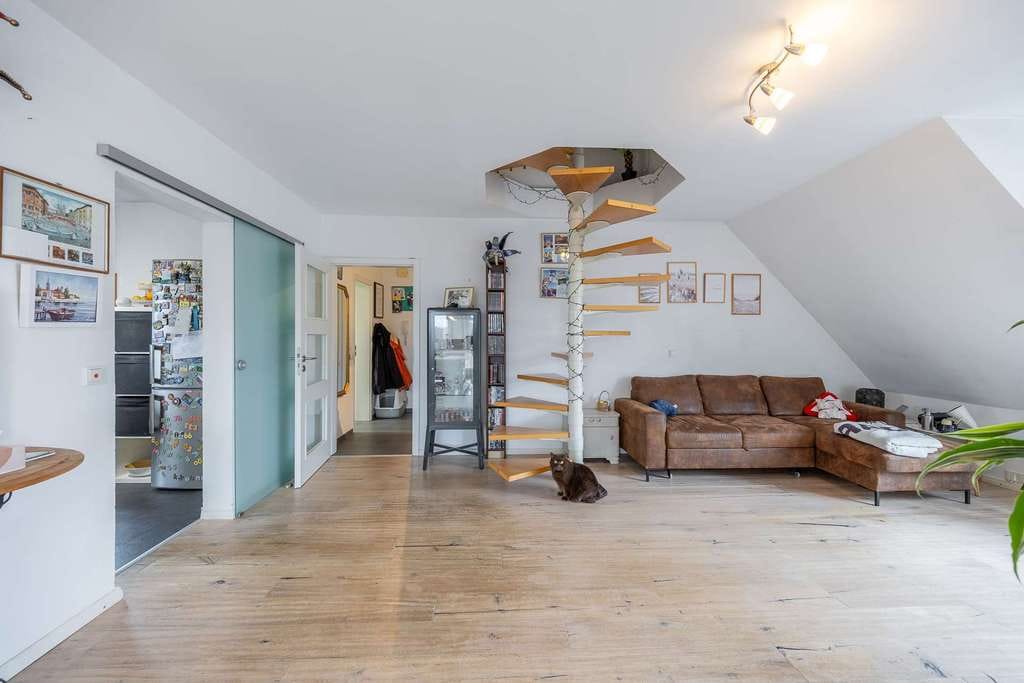 Immobilie in Hatten - Hatten – Sandkrug | 3-Zimmer-Dachgeschosswohnung mit Stellplatz, Keller & ausgebautem Dachboden! - Bild 2