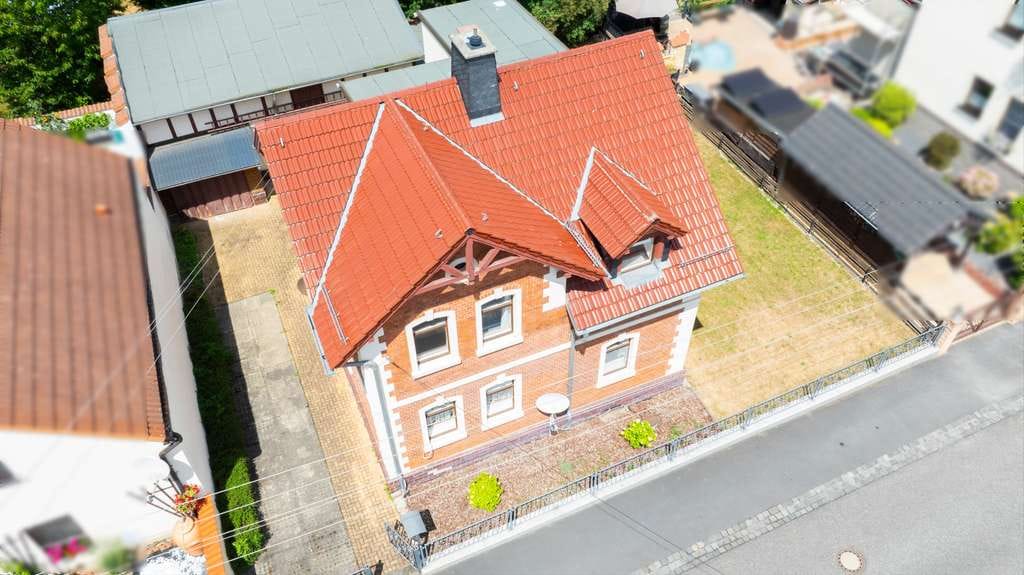 Immobilie in Saalfeld/Saale - Charmantes Ein- oder Zweifamilienhaus in Klinkerbauweise in Saalfeld - Bild 2