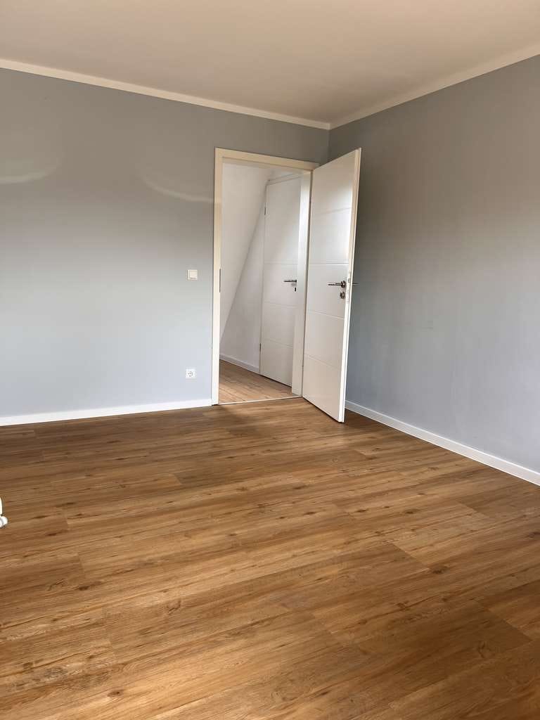 Immobilie in Leopoldshöhe - Einfamilienhaus in Leopoldshöhe: Großzügiges Grundstück mit viel Entwicklungspotenzial. - Bild 3