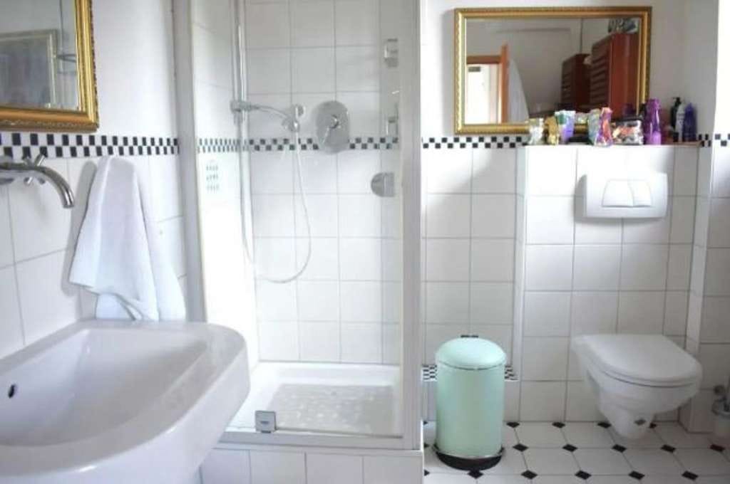 Immobilie in Philippsburg - Exklusives Gutshaus mit Pool, Sauna und großem Süd-West-Garten auf fast 2.000 m² Grundstück - Bild 2