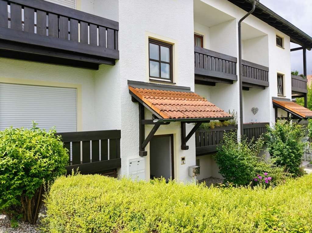 Immobilie in Bayerbach - Helle 2‑Zi.‑Eigentumswohnung mit Garage in ruhiger Siedlungslage von Bayerbach (Ndb. Bäderdreieck) - Bild 2