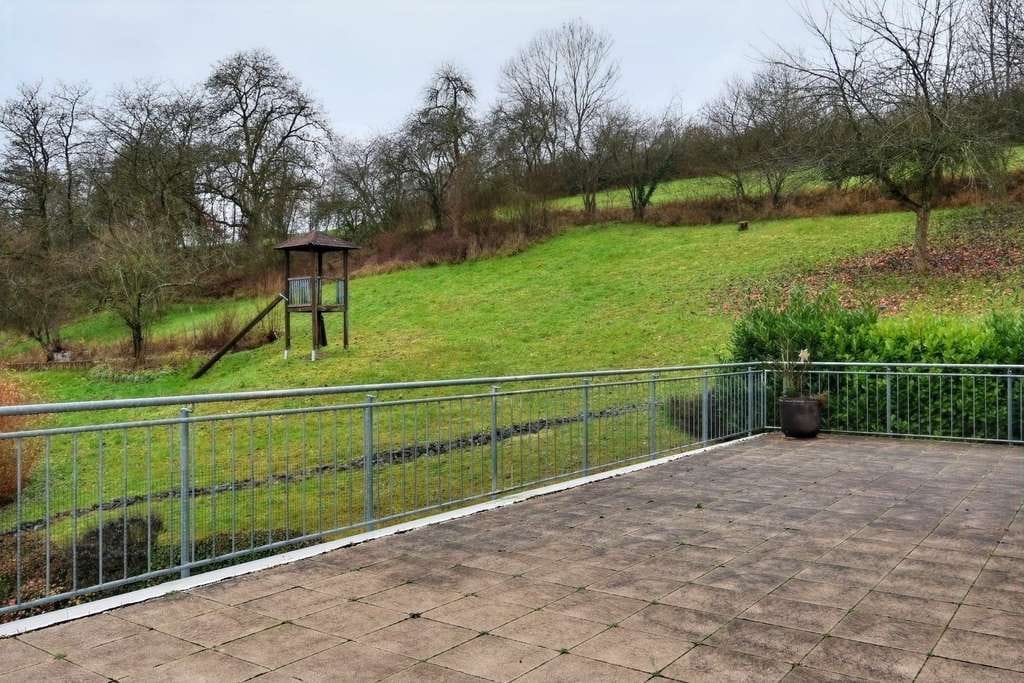 Immobilie in Zemmer - Großzügiges Ein-/Zweifamilienhaus mit Weitblick und schönem Grundstück in Ortsrandlage - Bild 4