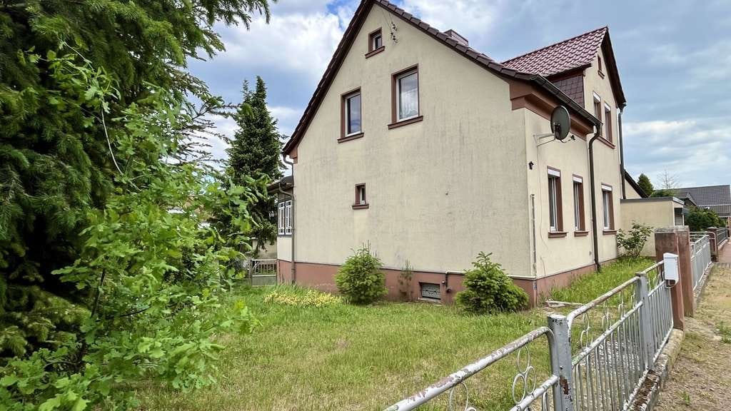 Immobilie in Wittenberg - PROVISIONSFREI|Freistehendes Einfamilienhaus mit 5 Zimmern, Nebengelass und 3 Garagen - Bild 1