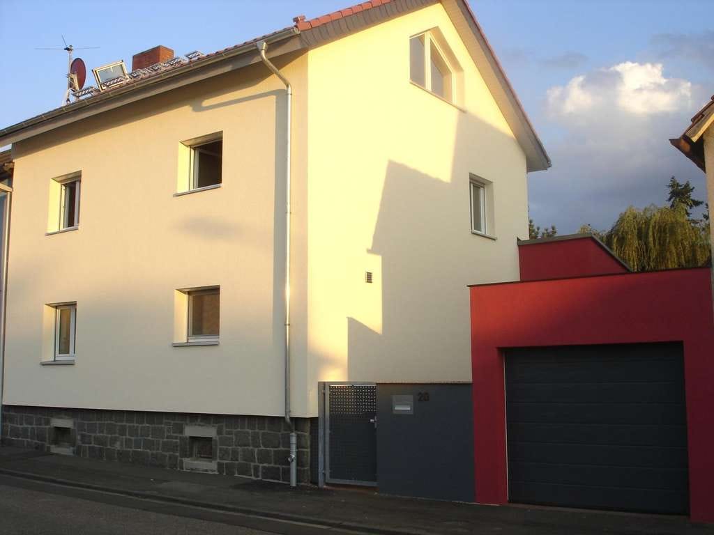 Immobilie in Lorsch - Einfamilienhaus (DHH) in Lorsch mit viel Platz und schönem Garten - provisionsfrei - Bild 1