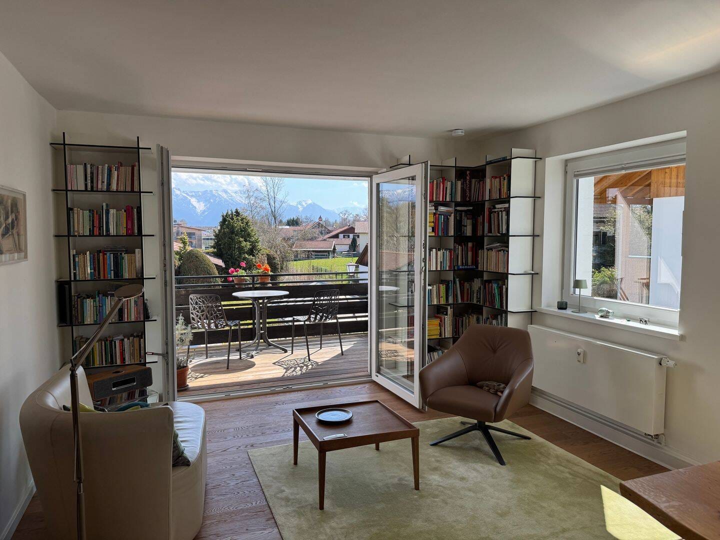 Immobilie in Seehausen am Staffelsee - So geht schönes Wohnen!! Auffallend elegante 3-Zimmer-Wohnung in attraktiver Lage, mit Blick auf die Alpen - Bild 2