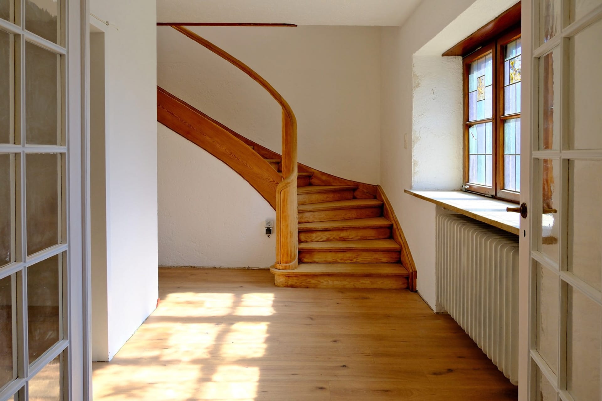 Immobilie in Berg - AIGNER - Großzügiges, sanierungsbedürftiges Einfamilienhaus in Berg am Starnberger See - Bild 0