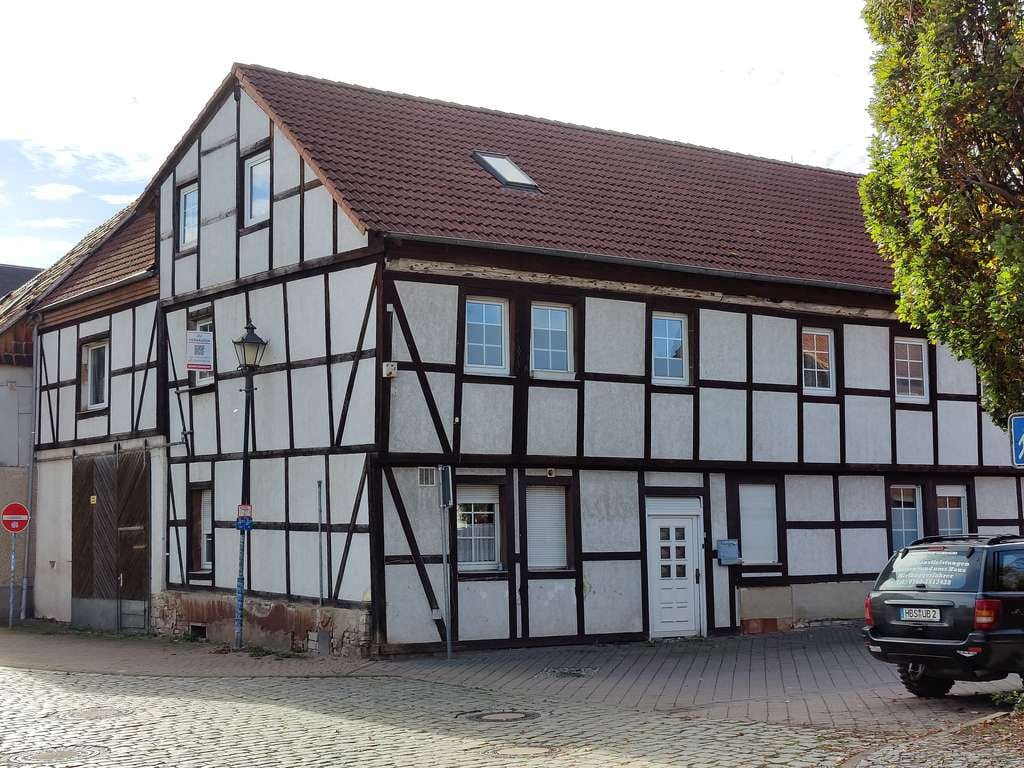 Immobilie in Schwanebeck - 4-Familienhaus inkl. ehem. Gewerbeeinheit in 39397 Schwanebeck - Bild 0