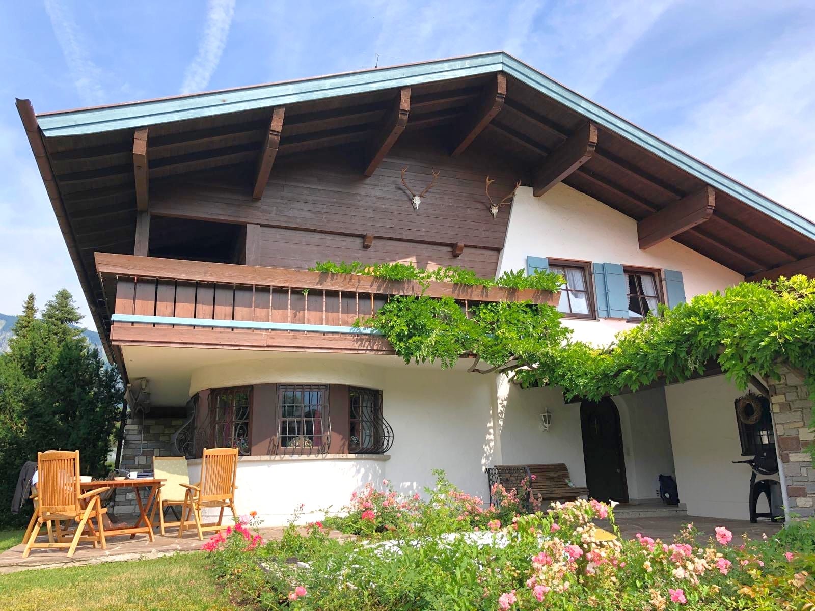 Immobilie in Unterwössen - Luxuriöses Landhaus (DHH) *** 3 Bäder, offener Kamin, Sauna, Schwimmbad und großer Garten in Toplage - Bild 1