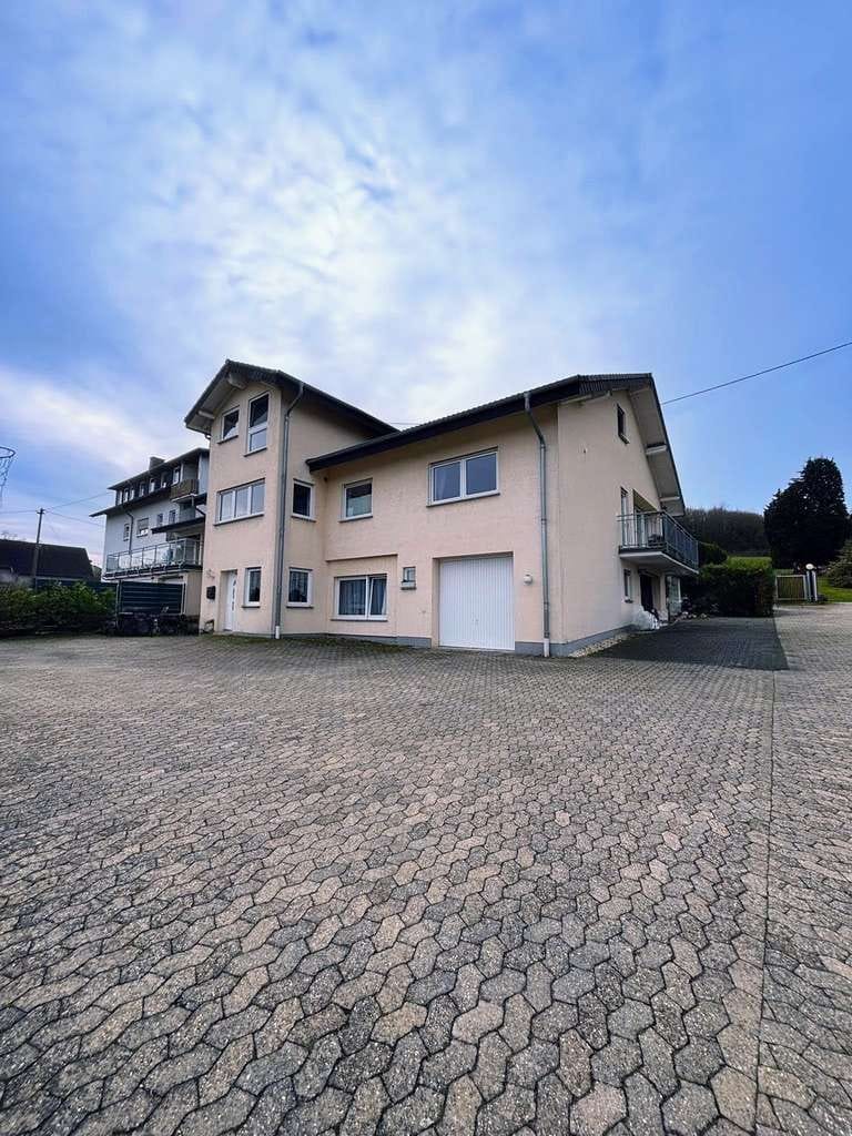 Immobilie in Neustadt (Wied) - Geräumiges und gepflegtes Mehrfamilienhaus in Neustadt (Wied) - Bild 0