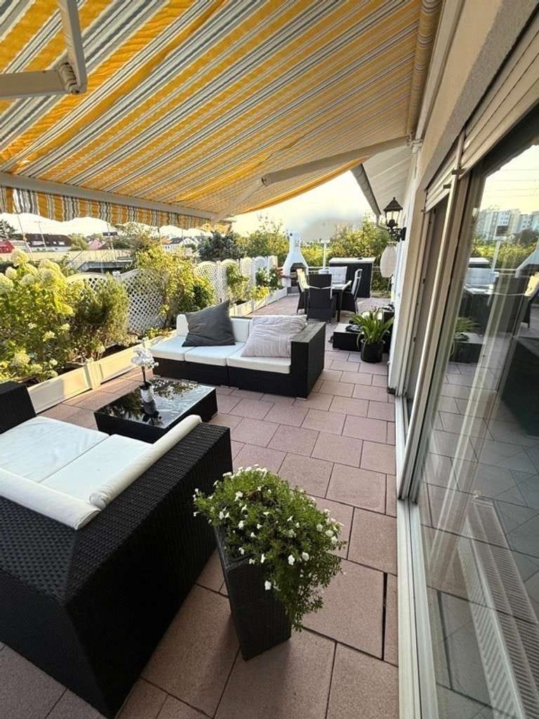 Immobilie in Oberursel - Wohn- und Geschäftshaus in sehr guter Lage (S-Bahn) Großer Showroom + Penthouse mit Dachterrasse! - Bild 1