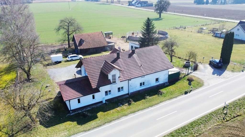 Immobilie in Niederwinkling - Ein Platz an der Sonne – Ländliches Anwesen mit Seele, Weite und Potenzial - Bild 0