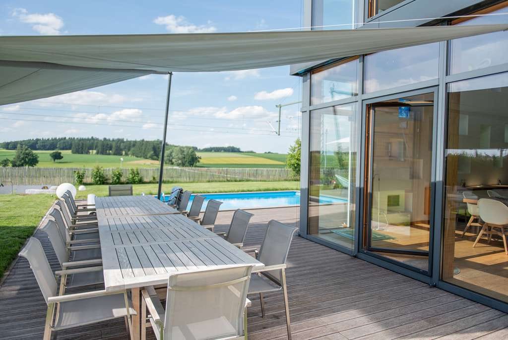 Immobilie in Schwabhausen - Exklusive Wohn- und Geschäftsvilla mit Pool, Bürotrakt und Premium Ausstattung in Schwabhausen - Bild 1