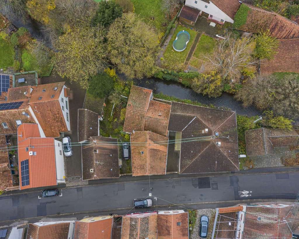 Immobilie in Siebeldingen - Einfamilienhaus im Ortskern von Siebeldingen mit kleiner Loggia und Blick auf die Queich - Bild 2