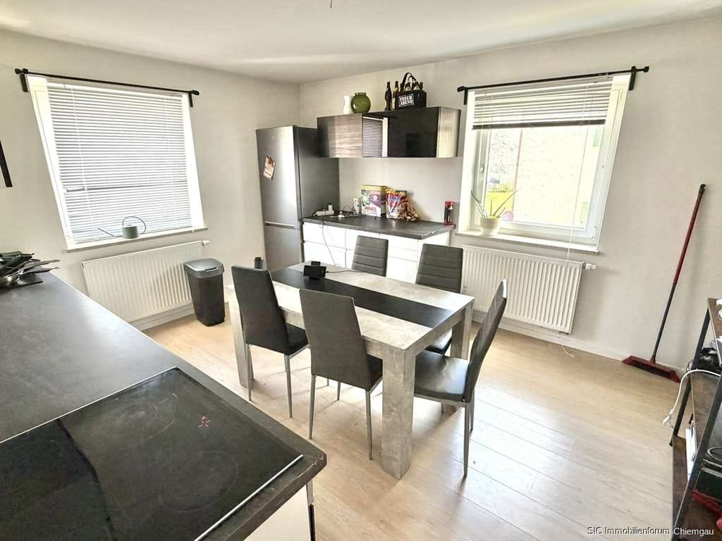 Immobilie in Traunstein - Modernisiertes 6-Familienhaus mit vermieteten
2-Zimmer-Wohnungen in zentrumsnaher Lage von Traunste - Bild 2