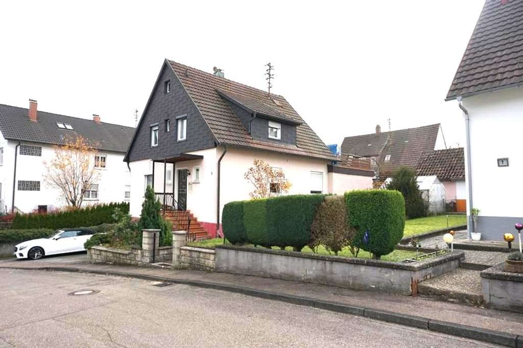 Immobilie in Aalen - Renovierungsbedürftiges 2 Familienhaus in zentraler Lage von Fachsenfeld - Bild 1