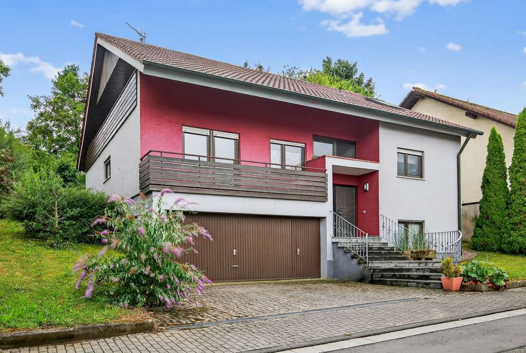 Immobilie in Bruchsal - Ihr neues Zuhause zum Wohlfühlen! 
Geräumiges 1-2 Familienhaus mit viel Platz für die ganze Familie - Bild 0