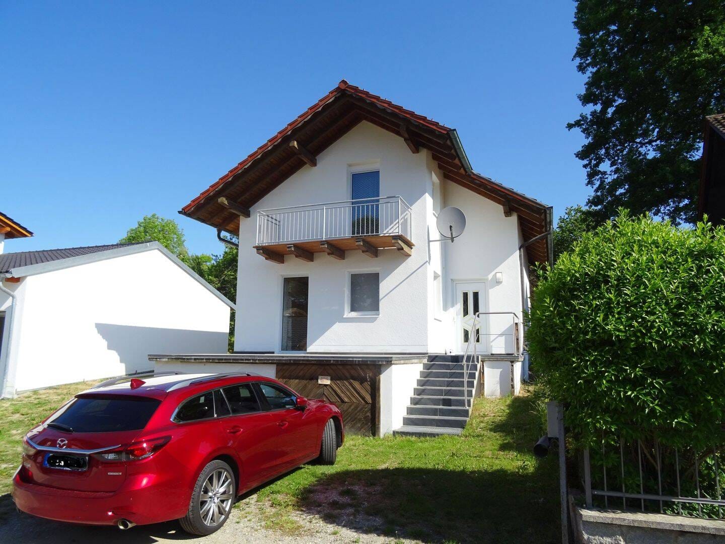 Immobilie in Mitterfels - „Ein Ort zum Ankommen – mit sonniger Terrasse, zwei Balkonen und Einbauküche“  - Bild 0