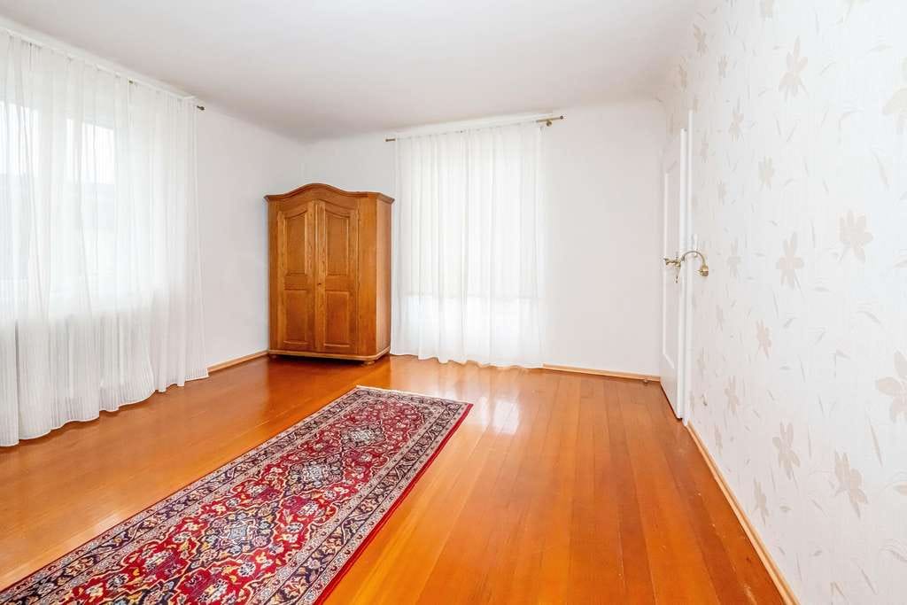Immobilie in Kenzingen - Repräsentative Stadtvilla mit hohen Decken, Dielenböden und Garage  - Bild 4