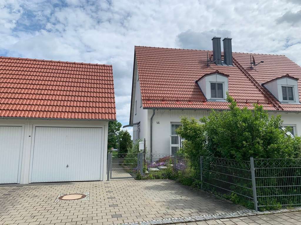 Immobilie in Jetzendorf - Doppelhaushälfte mit Garten, zwei Terrassen und Garage in Jetzendorf zu verkaufen! - Bild 0