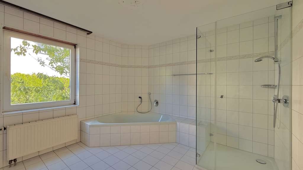 Immobilie in Frickingen - Erhabenes Anwesen in Frickingen - Weitläufiges Zuhause mit Blick auf Berge und das grüne Tal - Bild 3