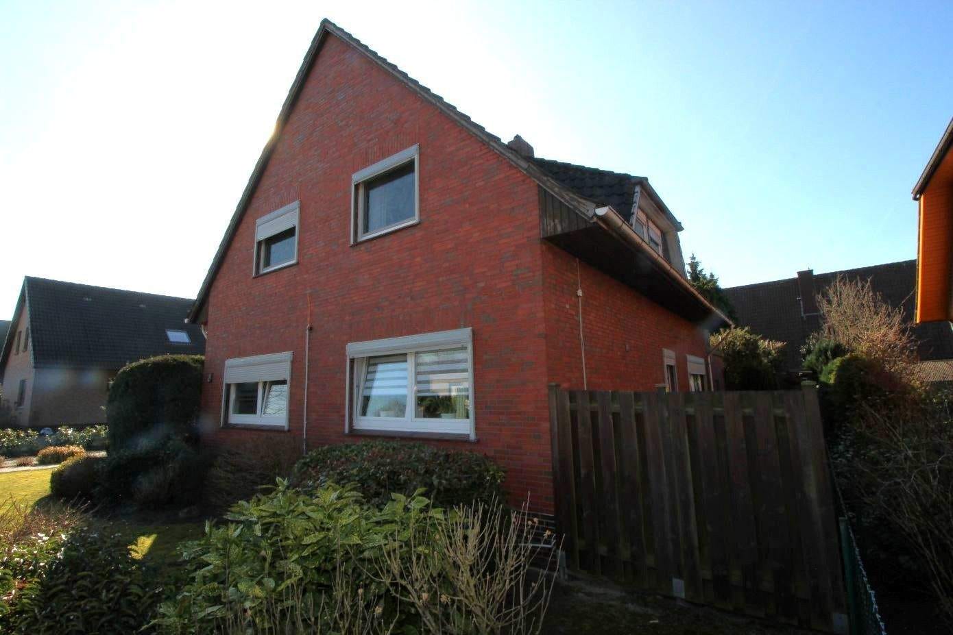 Immobilie in Hatten - Provisionsfreies Ein- bis Zweifamilienhaus mit Garage  - Bild 1