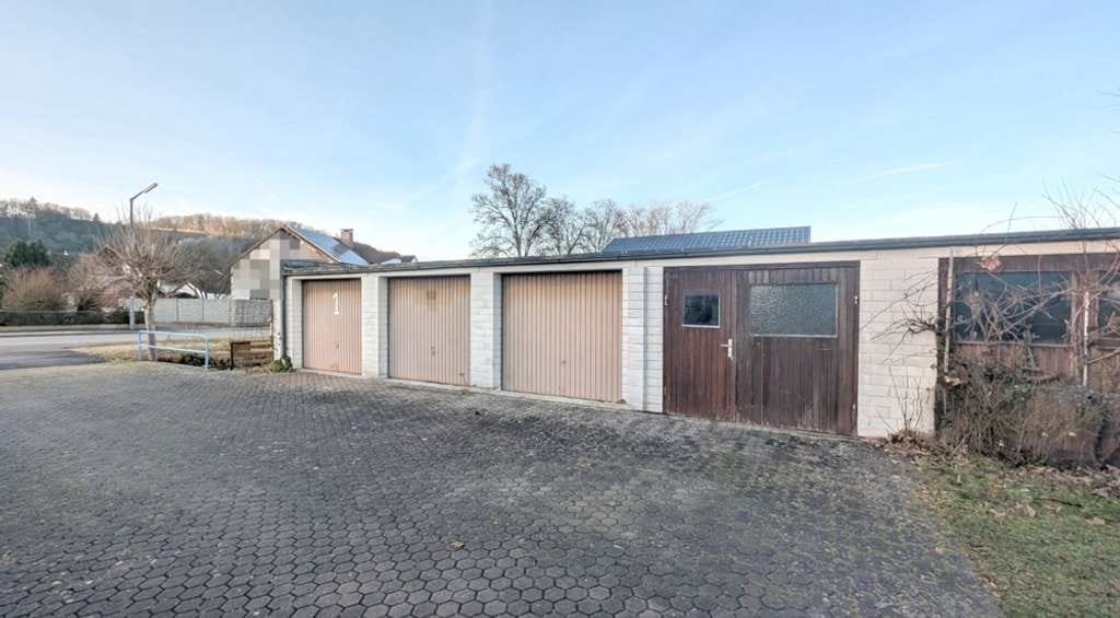 Immobilie in Dollnstein - Großzügiges Zweifamilienhaus mit  Garagen und vielseitigen Nutzungsmöglichkeiten - Bild 4