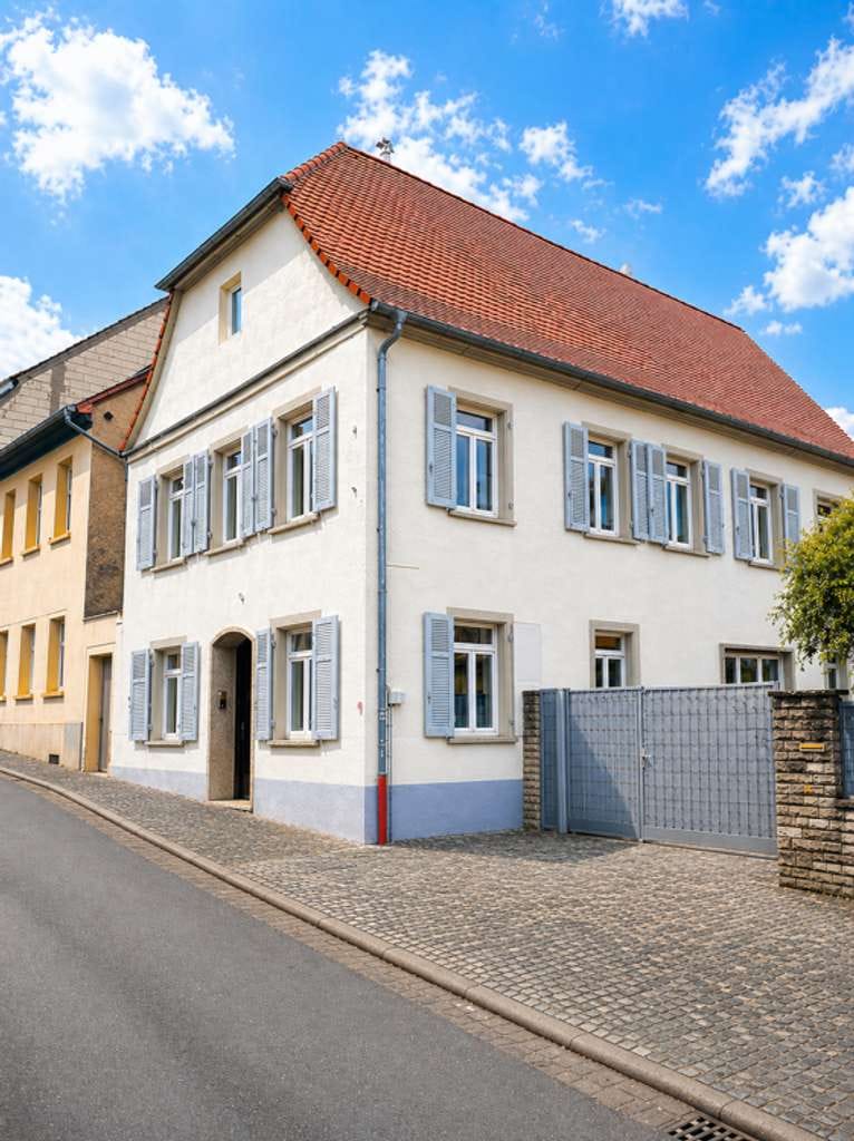 Immobilie in Dienheim - ImmobilienPunkt***CHARMANTE HOFREITE AUS DEM 18 JH MIT 2 - 3 WOHNUNGEN UND TIEFKELLER ! - Bild 0